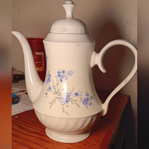 Jaegar Crown Porcelin Tea Pot - Picture 1 of 4